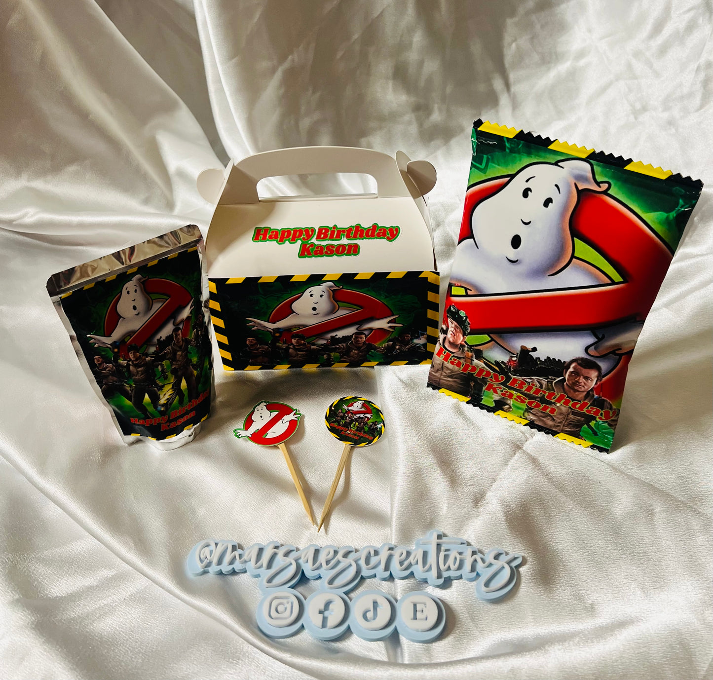 Personalized party favors for weddings and birthdays with custom designs